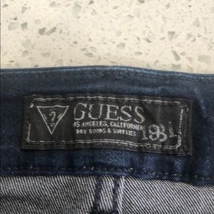 Curvy skinny blue jeans